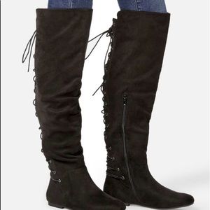 Knee-high lace-up Black boots